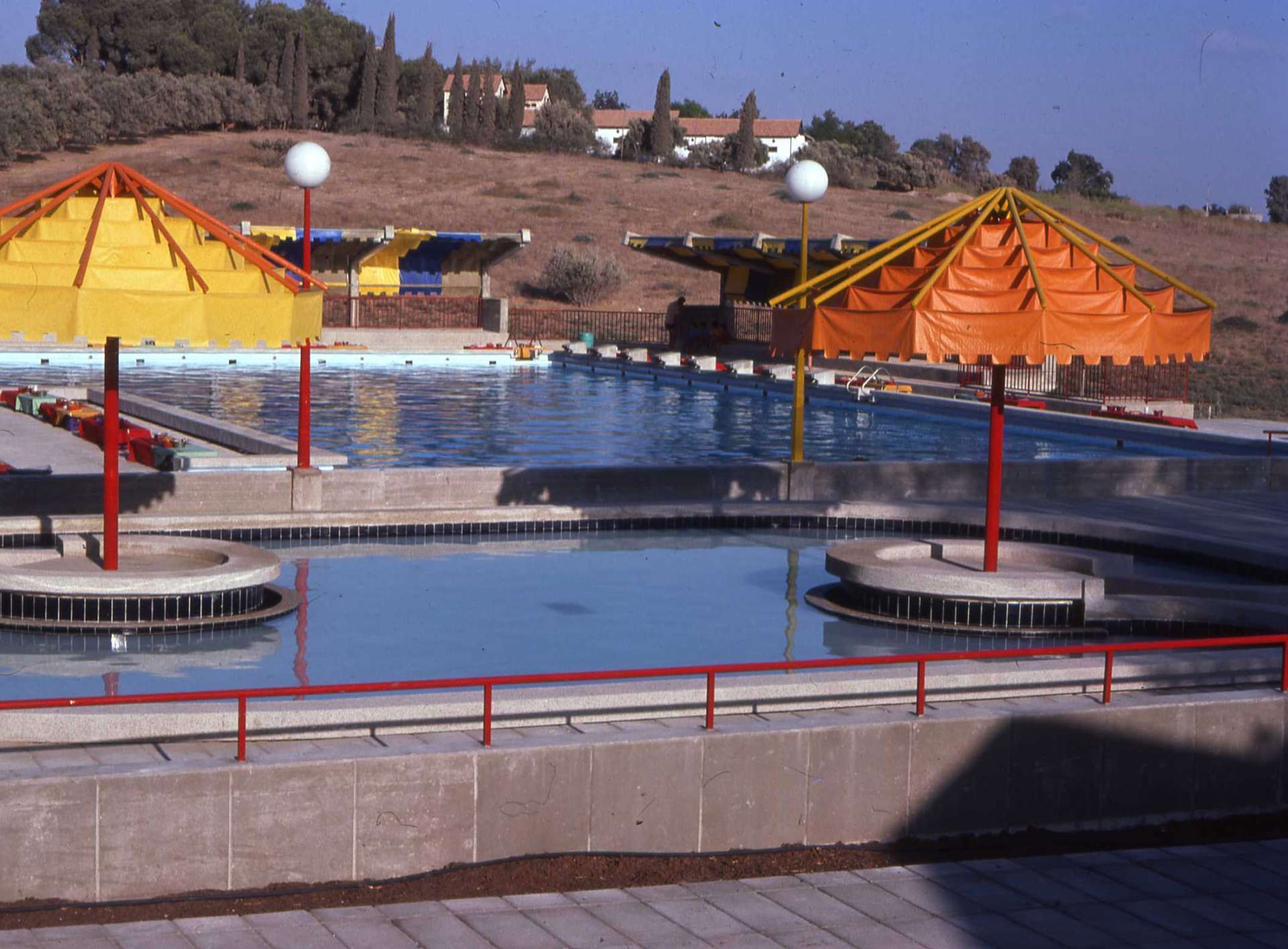 פתיחת בריכת השחייה 1978